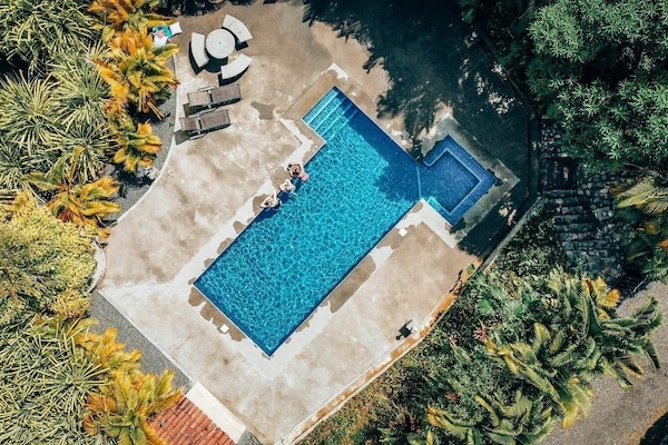 Swimming pool (shared)