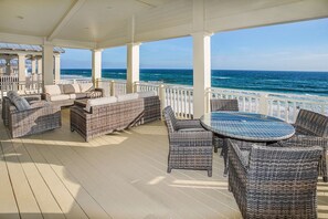 House, 4 Bedrooms | Balcony