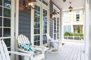 House, 4 Bedrooms | Balcony