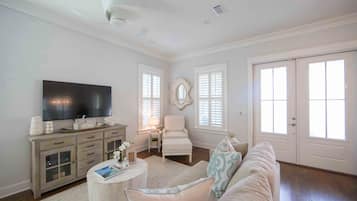 Casa, 3 habitaciones | Sala de estar | Televisión de pantalla plana y reproductor de DVD