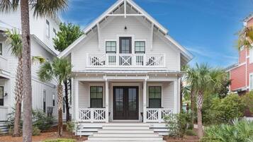 House, 3 Bedrooms | Exterior