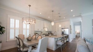 Maison, 3 chambres | Cuisine privée | Batterie de cuisine, vaisselle et ustensiles