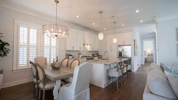 Casa, 3 habitaciones | Cocina privada | Utensilios de cocina