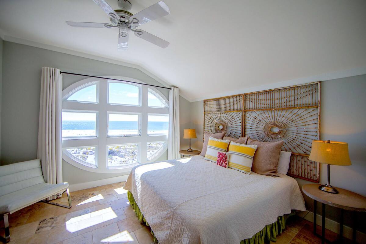 Condo, 3 Bedrooms | 13 bedrooms, individually decorated, individually furnished