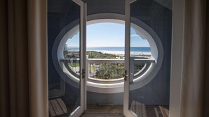 Appart'hôtel, 3 chambres | Vue sur la plage/l’océan