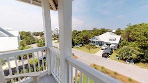 House, 5 Bedrooms | Balcony