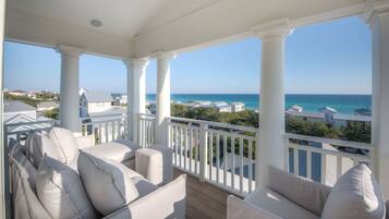 House, 4 Bedrooms | Balcony