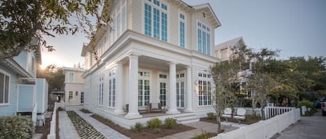 House, 4 Bedrooms | Exterior