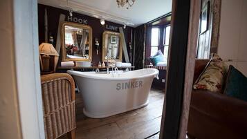 Deluxe Suite, Ensuite (FREDERICK) | Bathroom