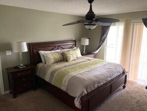 3 bedrooms, iron/ironing board, WiFi, bed sheets - Patricia's Paraíso. 10mins to Disney | 20mins to MCO (Kissimmee)