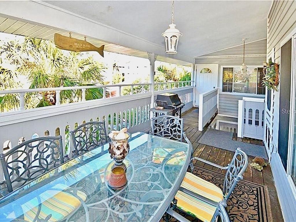 TREASURE ISLAND SUNSET BEACH 3BR/2BA HOUSE  Sand, Sunsets, Food/Fun/Activities