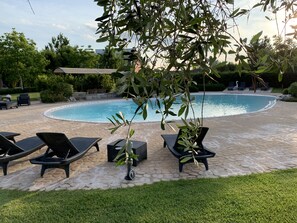 Seasonal outdoor pool, pool loungers - Tenuta Monaci La Murra (Carmiano)