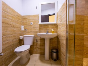 Doccia, asciugacapelli, asciugamani