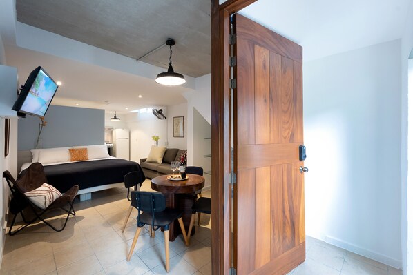 Pimennysverhot, silitysrauta/-lauta, Wi-Fi, vuodevaatteet