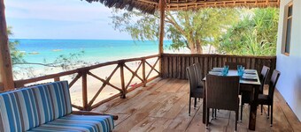 Lilli's House - delightful and comfortable beachfront holiday home- Casa Papaya