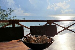 Property grounds - Lilli's House - delightful and comfortable beachfront holiday home- Casa Papaya (Kiwengwa)