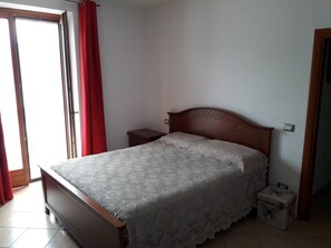 2 Schlafzimmer, Bügeleisen/Bügelbrett, Bettwäsche