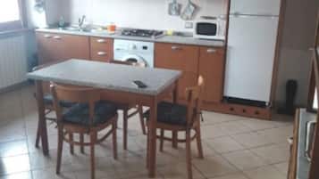 Fridge, microwave, stovetop, cookware/dishes/utensils