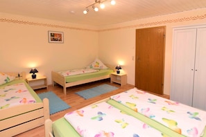 1 bedroom, travel cot, WiFi, bed sheets
