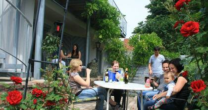 Multi-bed room 1 with WC and shower, air-conditioned - Gästehaus Hauser