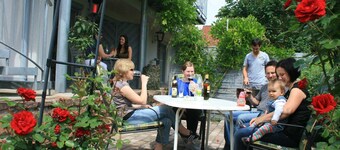 Multi-bed room 1 with WC and shower, air-conditioned - Gästehaus Hauser