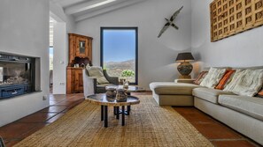 Eldstad och en stereo