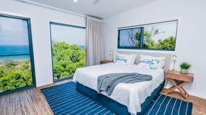 4 bedrooms, iron/ironing board, WiFi, bed sheets - CORYMBIA BEACH HOUSE - SUNRISE AT 1770 (AGNES WATER)