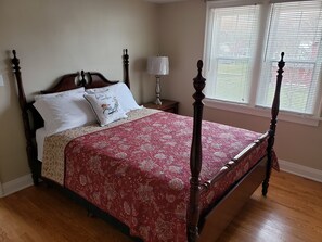 4 camere, una scrivania, ferro/asse da stiro, culla da viaggio