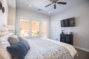 3 bedrooms, desk, iron/ironing board, travel crib