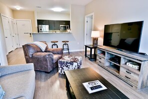 Televisio, DVD-soitin, työhuone