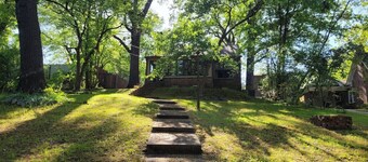 The Harrell House with Jacuzzi Tub - Dog Friendly