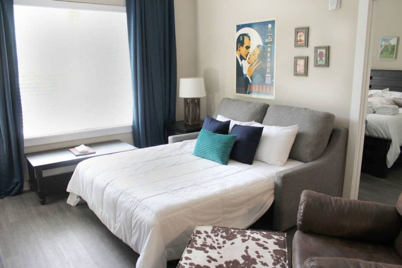 2 Schlafzimmer, Schreibtisch, Bügeleisen/Bügelbrett, Reisekinderbett