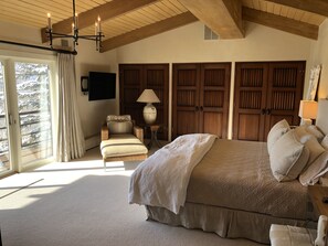 4 bedrooms, desk, iron/ironing board, free WiFi - Chic Luxury Red Mountain Home | Panoramic Views (Aspen)