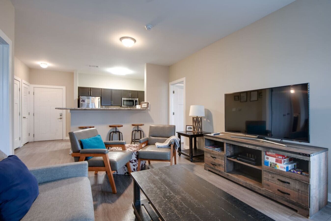 TV, DVD-spiller og kontorer