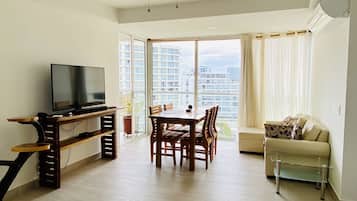 Smart TV, table tennis, video library, stereo