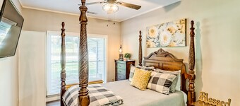 Modern suite in downtown Helen with WiFi & central ac - walk to attractions