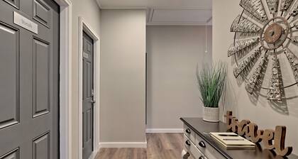 Modern suite in downtown Helen with WiFi & central ac - walk to attractions