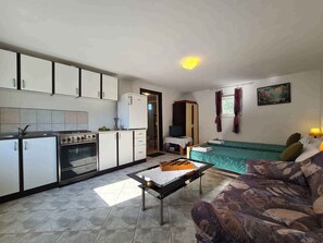 Interior - Holiday home with swimming pool and covered barbecue terrace (Fažana)