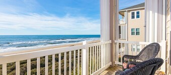 Oceanfront Gem: Pools/Hot Tub, Beach and Beyond