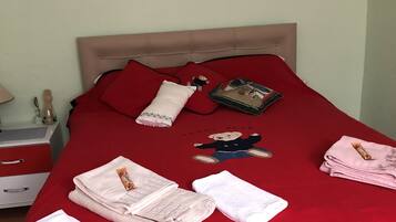 Kamar Double, kamar mandi pribadi | Seprai premium dan didekorasi berbeda-beda