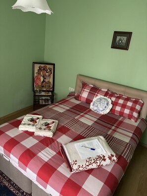 Double Room, Shared Bathroom | Premium bedding, individually decorated, individually furnished - Mavi Ladin Konukevi (Kars)