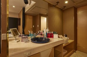 Standard-Doppelzimmer (B) | Waschbecken im Bad