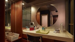 Deluxe Double Room (D) | Bathroom sink - Numazu Hotel Christmas- Adults Only (Numazu)