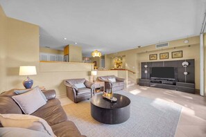 تلفزيون بشاشة مسطحة