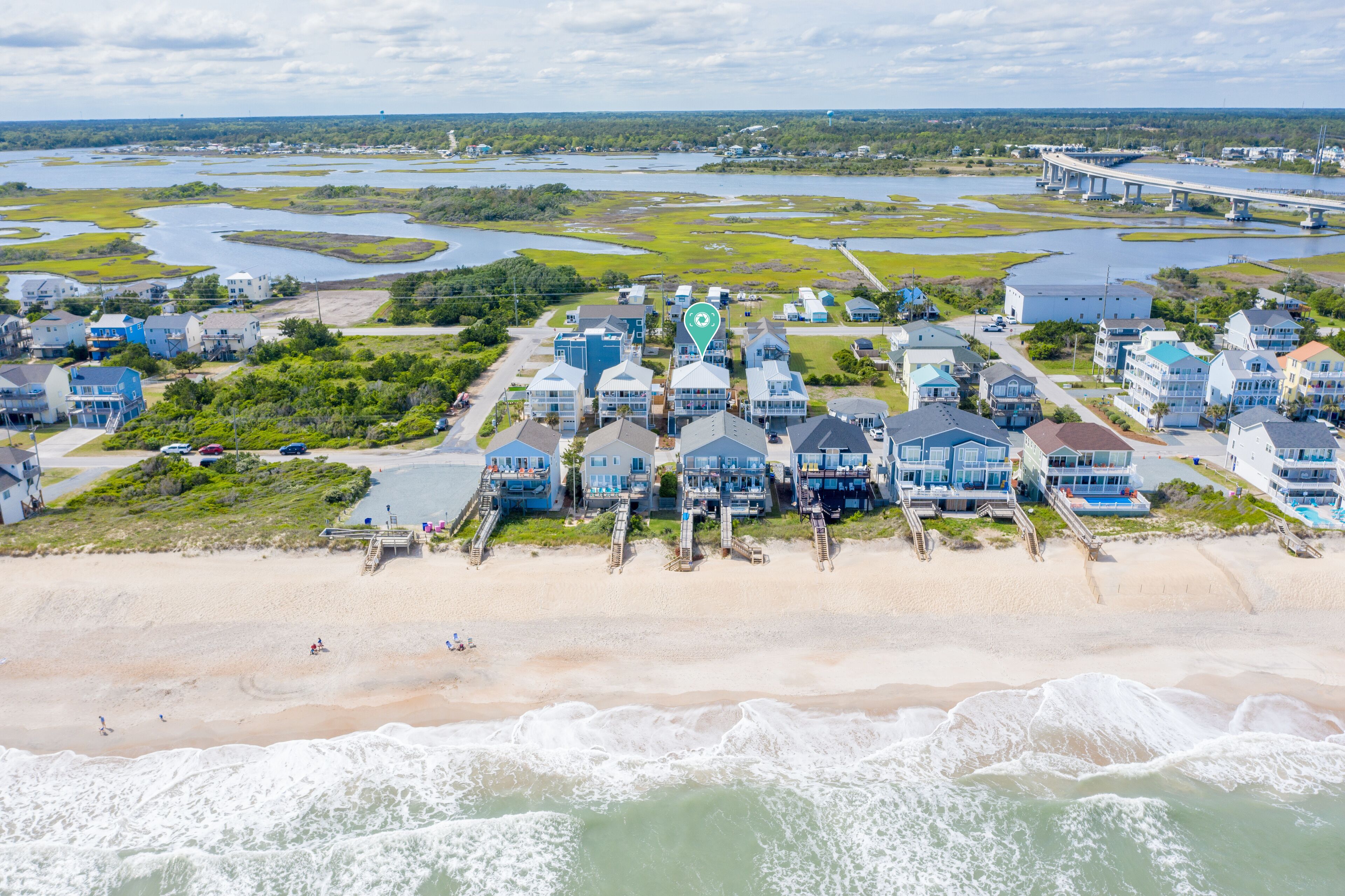 Beach nearby, sun-loungers, beach towels