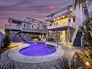 Utendørsbasseng og et oppvarmet basseng