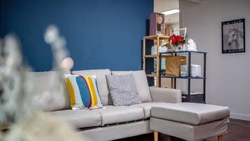House | Living area | Flat-screen TV, heated floors