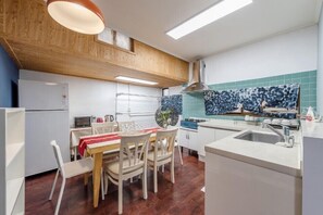 Maison | Cuisine privée | Réfrigérateur, micro-ondes, plaque de cuisson, bouilloire électrique