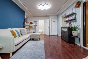 House | Living area | Flat-screen TV, heated floors - Neo House 2 (Seoul)