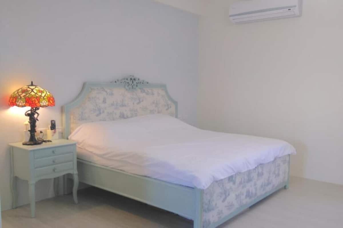 1 habitación, insonorización, wifi gratis y ropa de cama